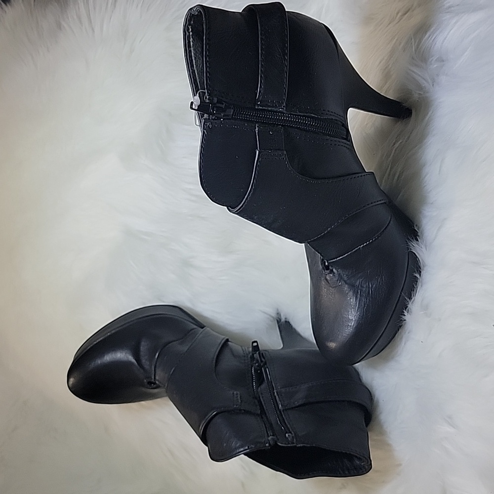 Black Boot - image 5